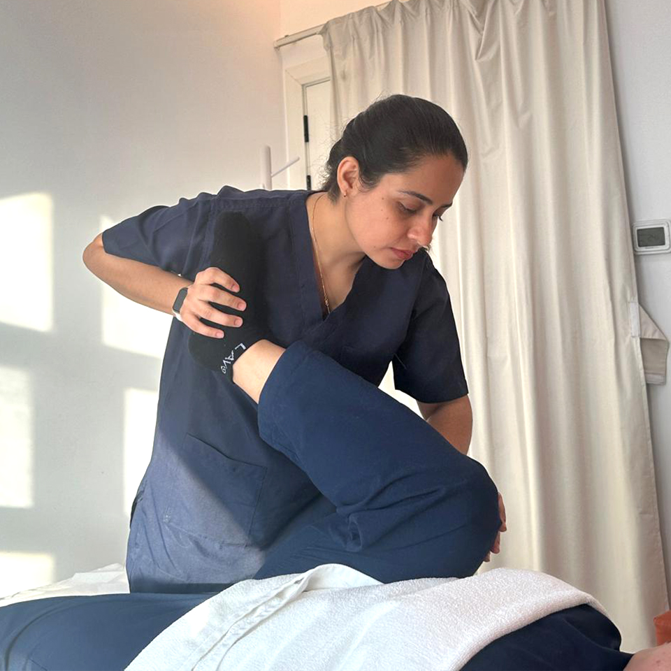 Acupuncture for restless legs syndrome in Dubai — fine needles calming the nervous system and improving circulation