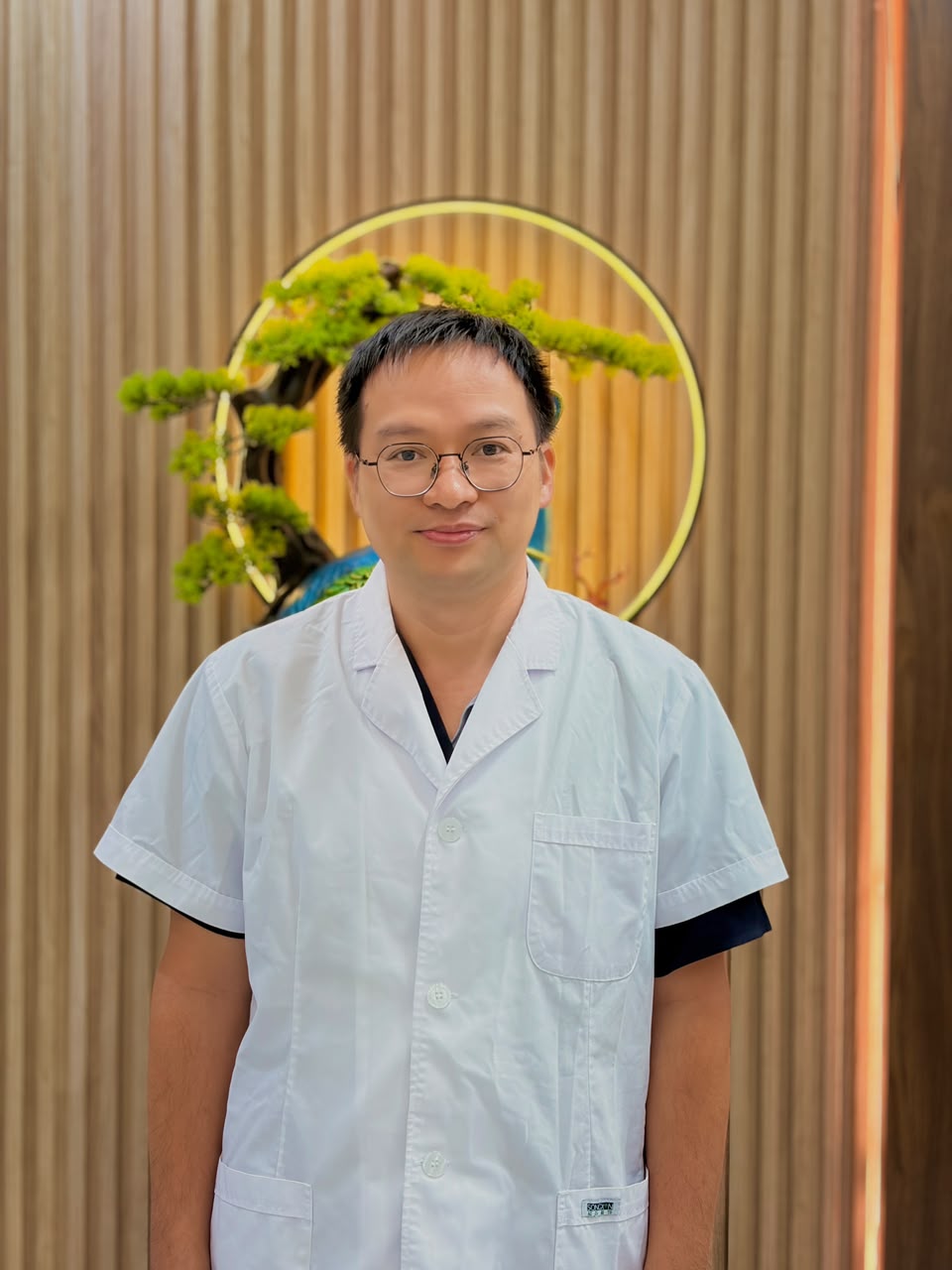 Dr. Rirong Yang, DHA-licensed massage therapist at Yuan Qi Acupuncture Center, Dubai